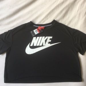 NIKE crop top short sleeve tee